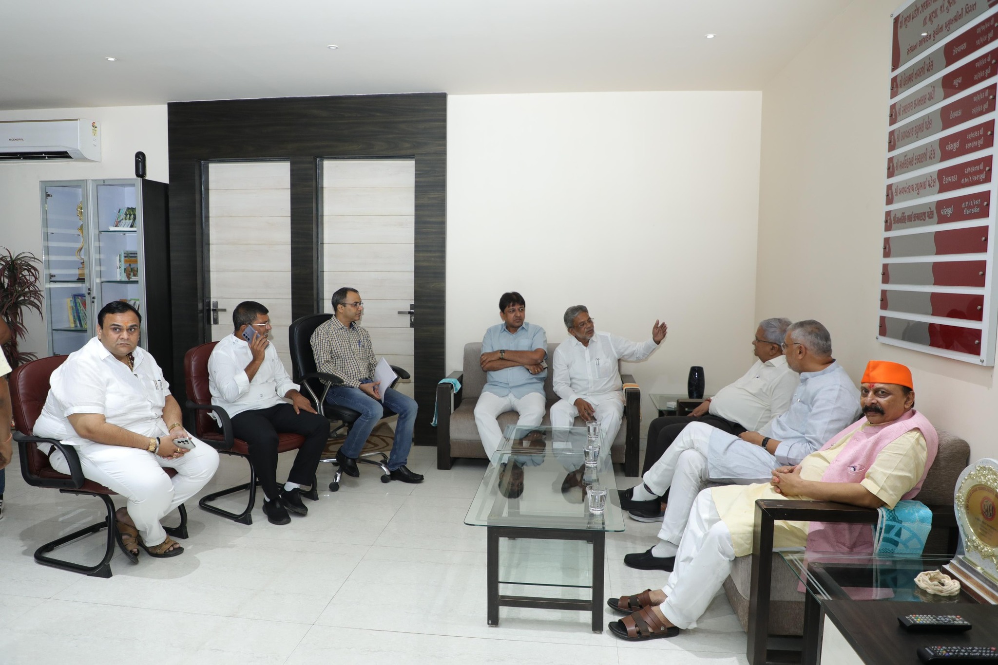 તા.૧૫-૦૫-૨૦૨૫ ના રોજ સુગરની કામગીરી અંગે મહુવા સુગર ફેકટરી ખાતે સમીક્ષા બેઠક મળી હતી.